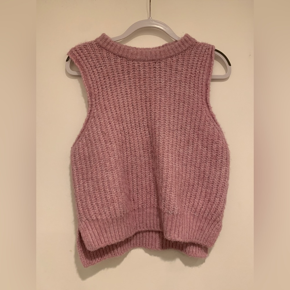 Sweater vest